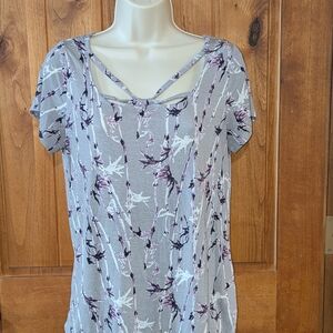Rock & Republic Floral Crisscross Gray Top‎